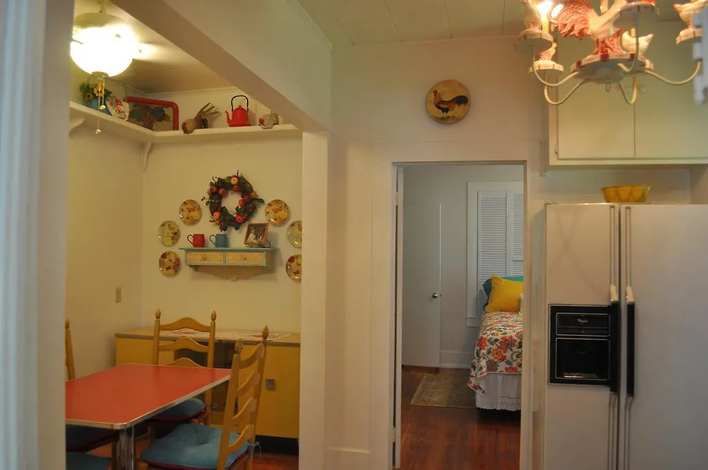 Flossie'S Corner Bed & Breakfast-1