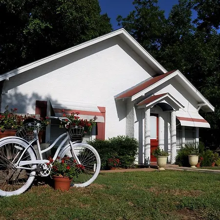 Flossie'S Corner Bed & Breakfast-2